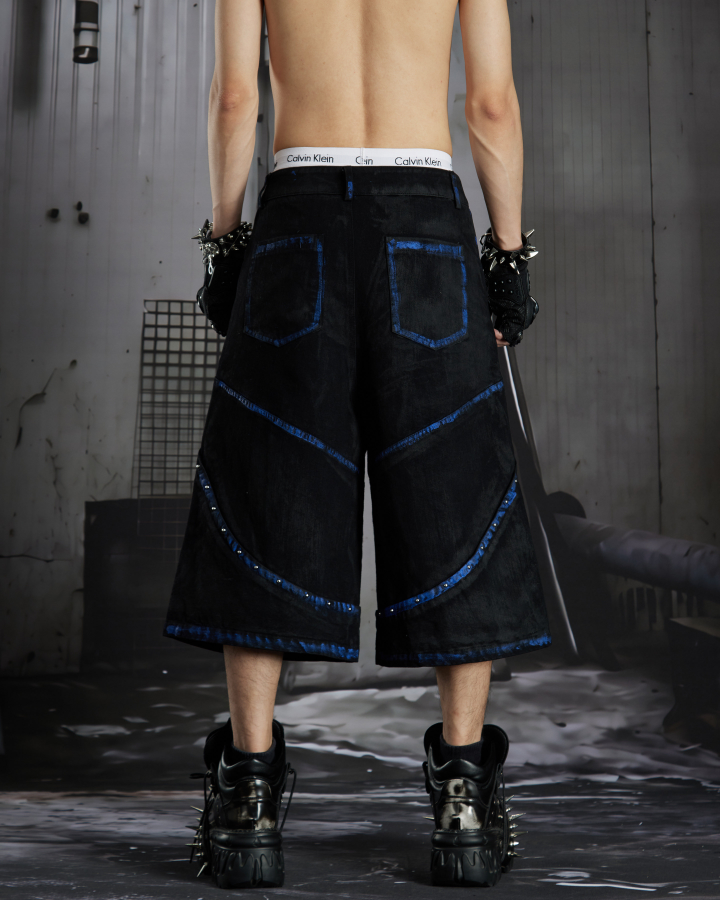 Dark American-Style Cut Studded Cropped Jeans