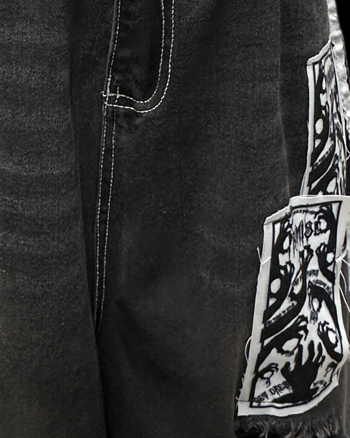 Distressed Gothic Graphic Denim Shorts（ Belt included )