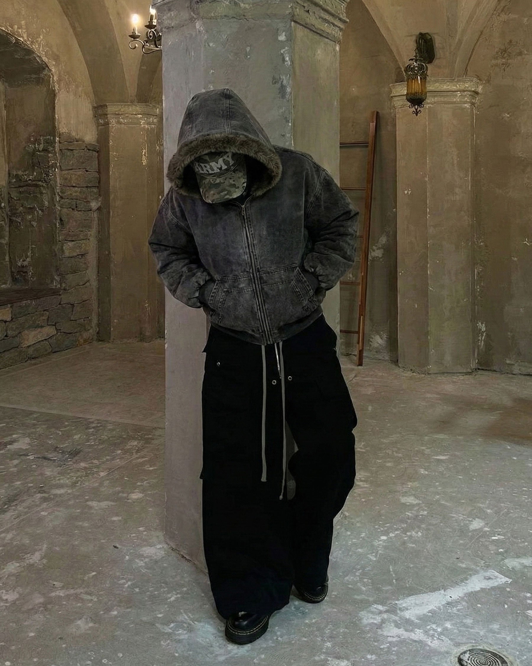Cropped-Boxy Hoodie in Stone-Washed Cotton