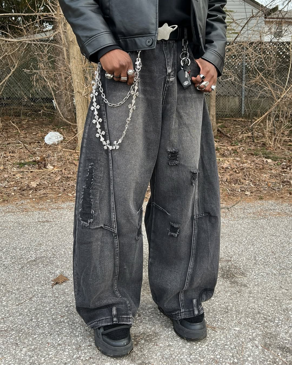 Distressed Washed Loose Blade-Cut Jeans