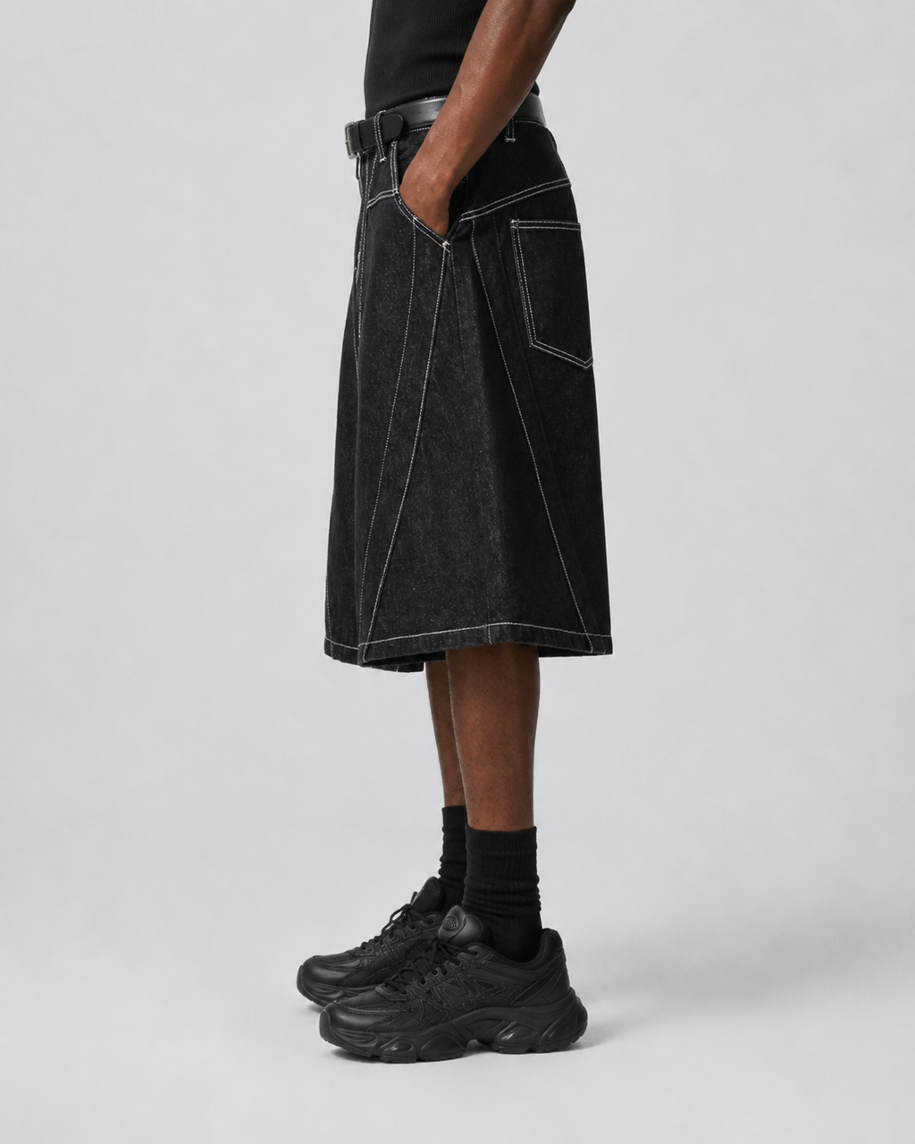 Contrast Stitching Wide-Leg Denim Shorts