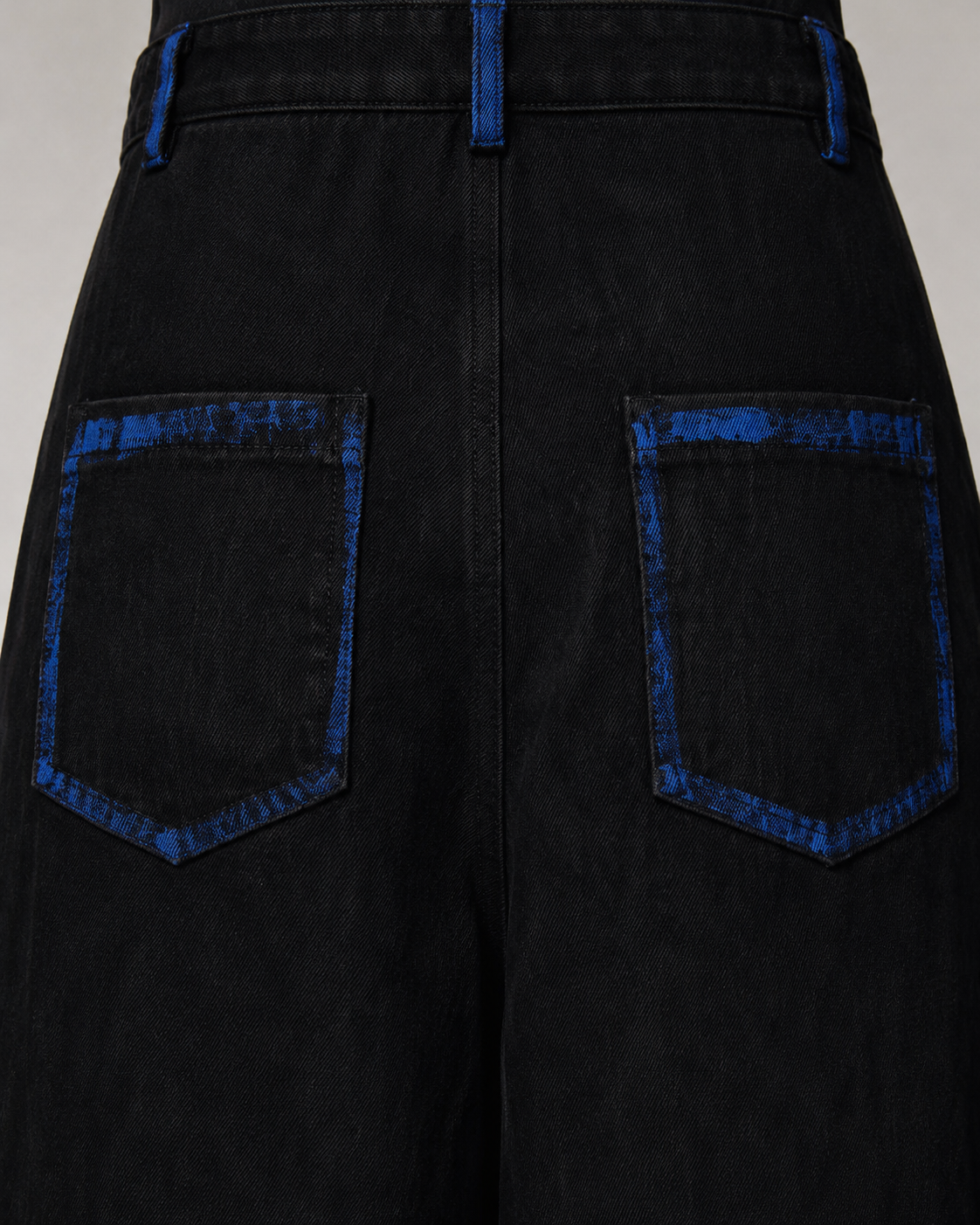 Dark American-Style Cut Studded Cropped Jeans