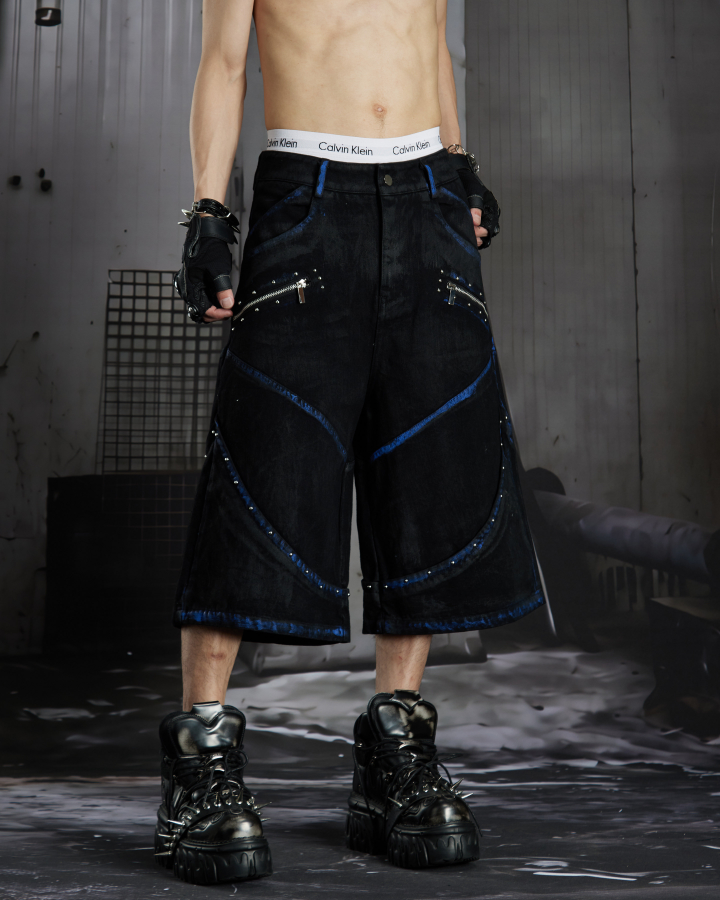 Dark American-Style Cut Studded Cropped Jeans