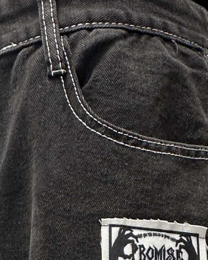 Distressed Gothic Graphic Denim Shorts（ Belt included )